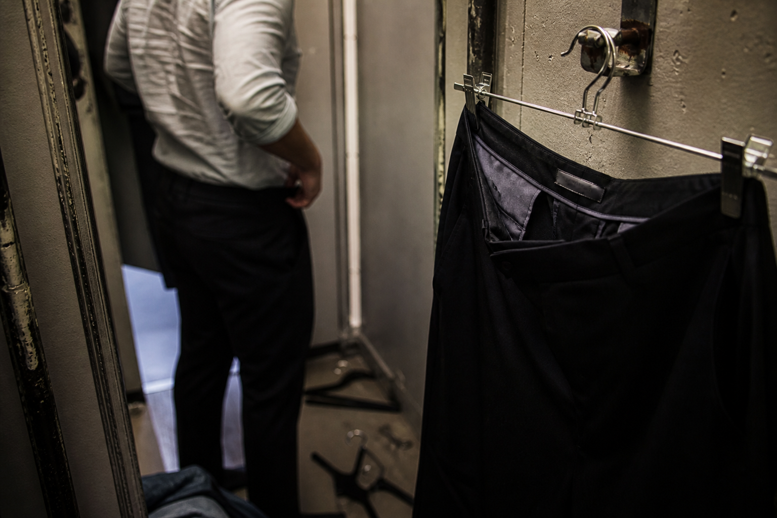 Ich hab die größte Größe anprobiert: die Geschichte mit der schwarzen Hose